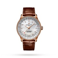 Réplique Montre Breitling Navitimer Automatic 35 avec bracelet en cuir marron et boîtier en or rouge 18 carats R17395211A1P2