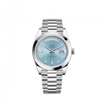 Copie de Rolex Day-Date 40 en platine, cadran bleu glacier serti de diamants, lunette lisse