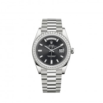 Copie de Rolex Day-Date 40 en or blanc 18 carats avec cadran serti de diamants noirs