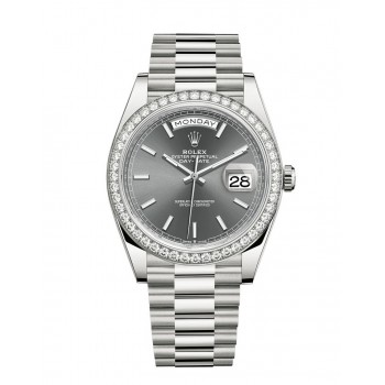 Réplique Montre Rolex Day-Date 40 en or blanc 18 carats M228349RBR-0041