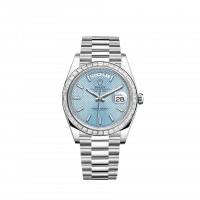 Imitation Rolex Day-Date 40, cadran bleu platine avec lunette sertie de diamants et motif diagonal
