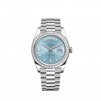 Réplique de Rolex Day-Date 40 en platine, cadran et lunette bleu glacier sertis de diamants Réplique de Rolex Day-Date 40 en platine, cadran et lunette bleu glacier sertis de diamants