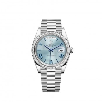 Réplique Montre Rolex Day-Date 40 en platine, cadran bleu glacier à motif quadrant, lunette sertie de diamants